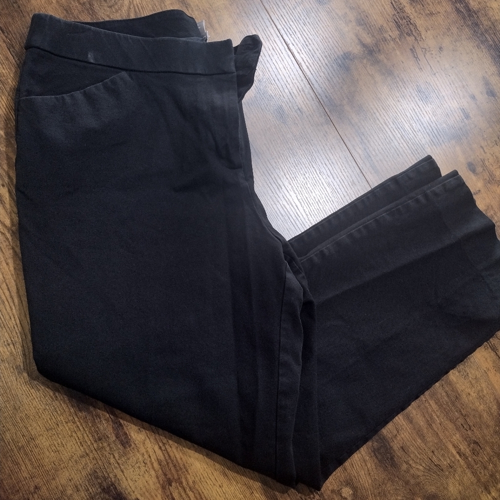 Chico’s size 1.5R black trousers